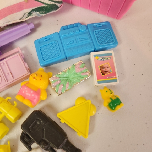 Vintage 1990s Barbie Doll House Accessories Lot Pillows Boombox Phone Dishes 90s - Picture 5 of 11